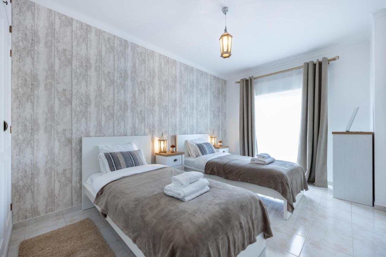 Stylish Seashore Apartment Lagos Exterior photo